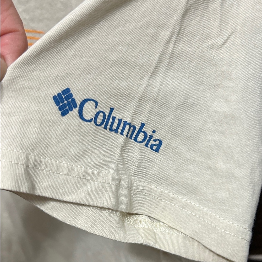 Columbia Men's Off-White Mountain Graphic Tee - Picture 4 of 4